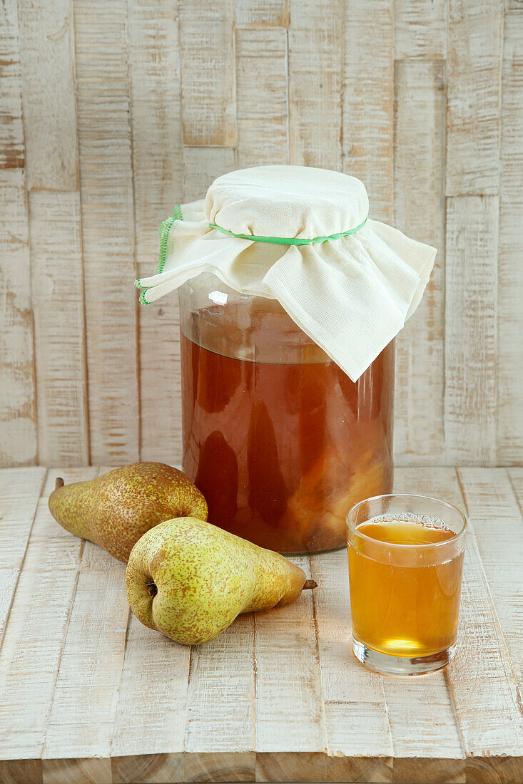 Kombucha with pear