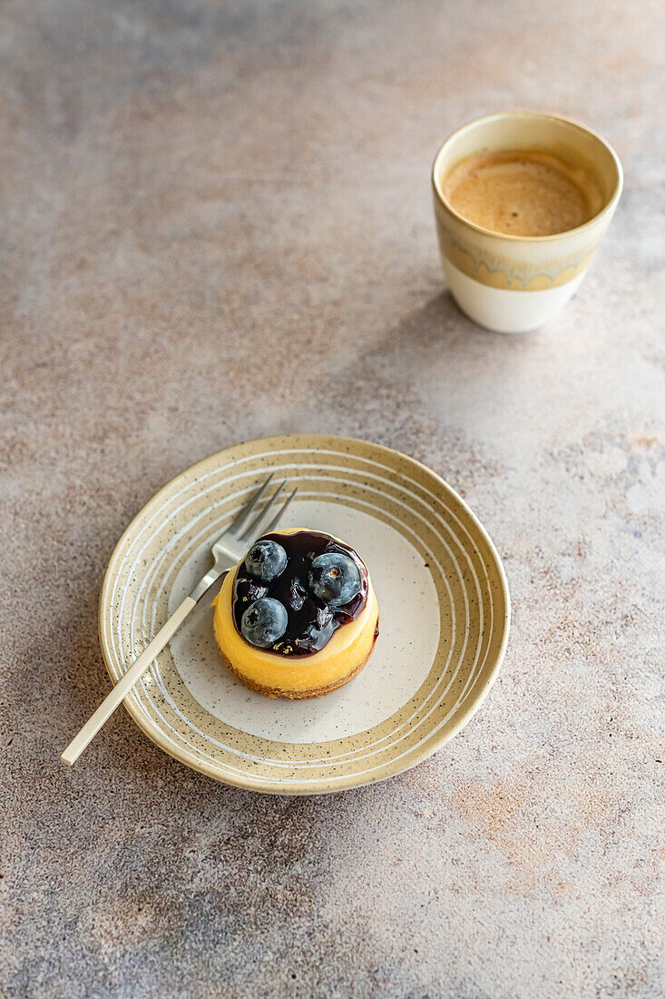 Mini-Käsekuchen mit Blaubeeren