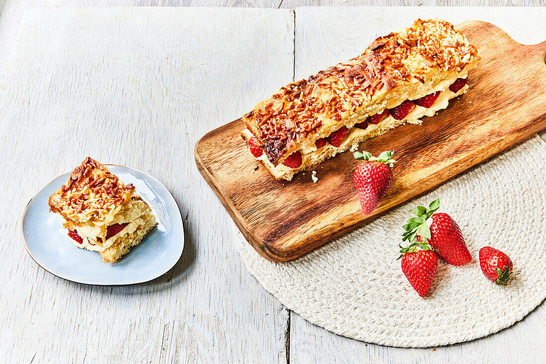 Bee sting cake with strawberries