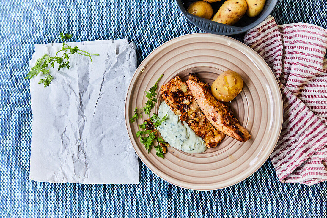 Salmon with potatoes and chervil dip