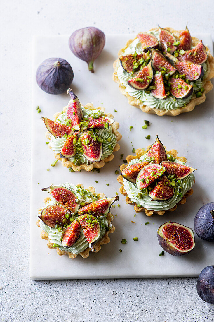 Fig tartelettes with pistachio cream