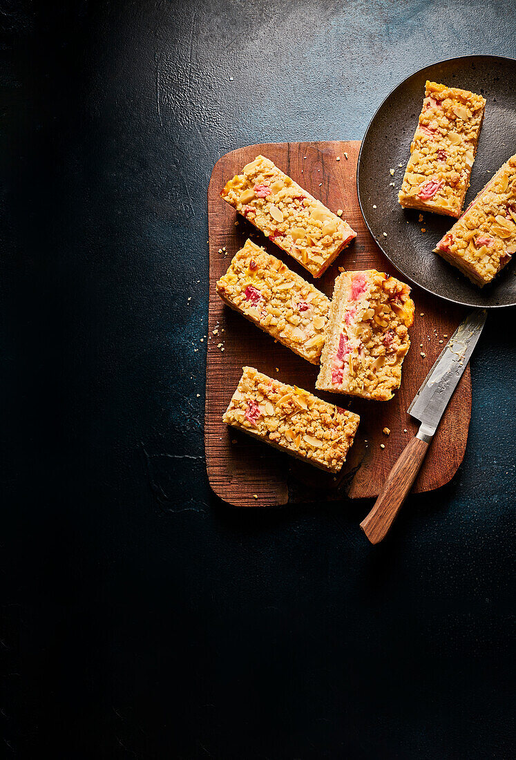 Rhubarb-Vanilla-Crumble-Bar