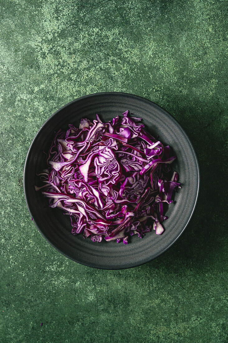 Red cabbage in a grey bowl
