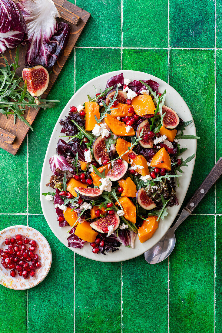 Kürbissalat mit Feige und Granatapfelkernen