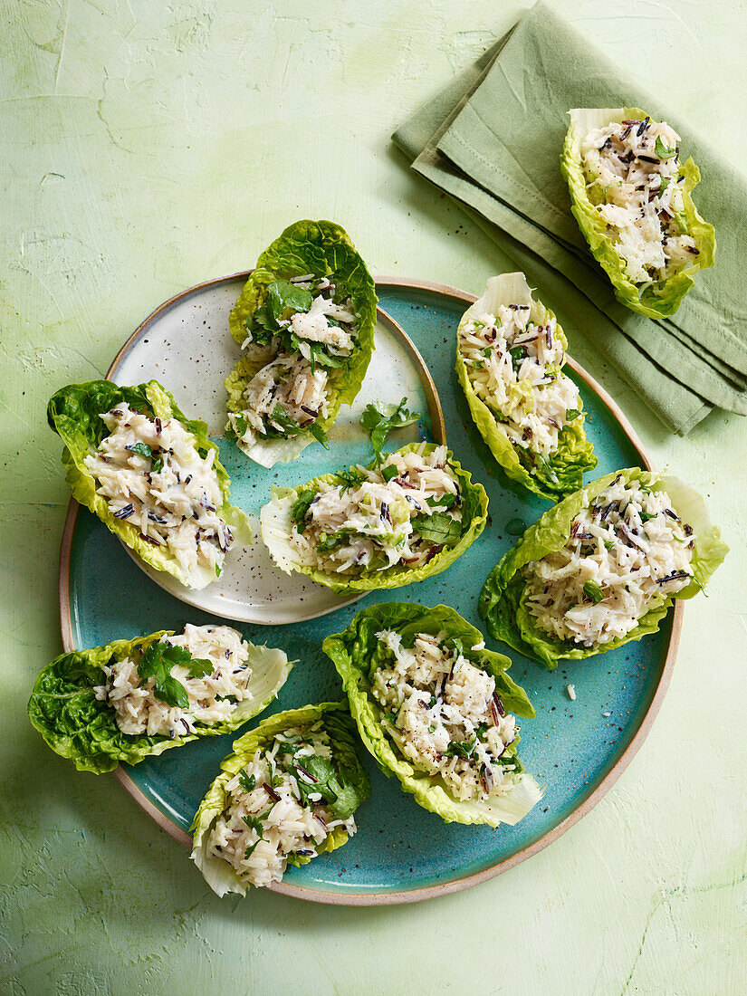 Salad boats with prawns and wild rice