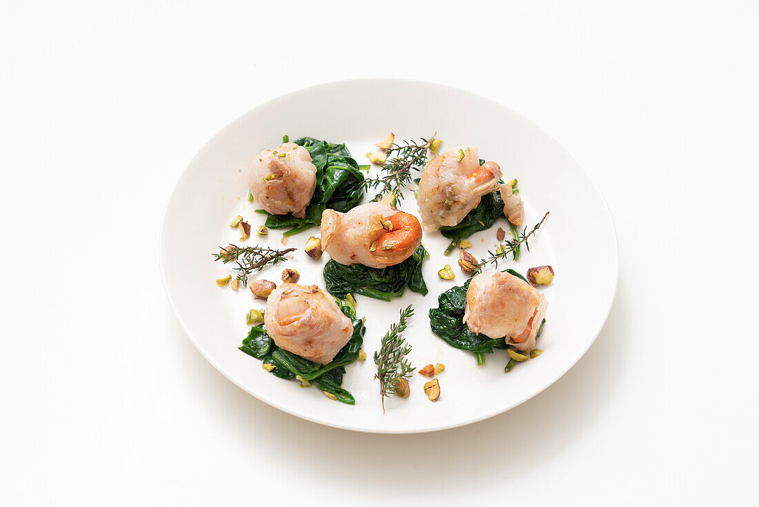 Grilled scallops with bacon and spinach