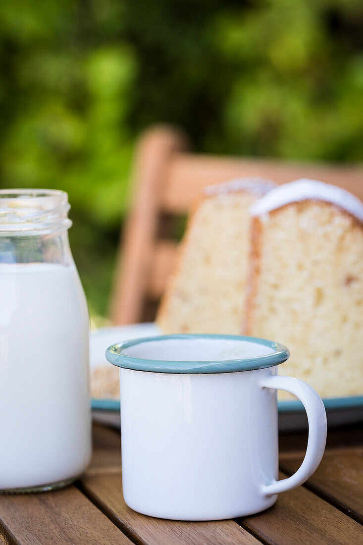 Milch und Vanille-Gugelhupf