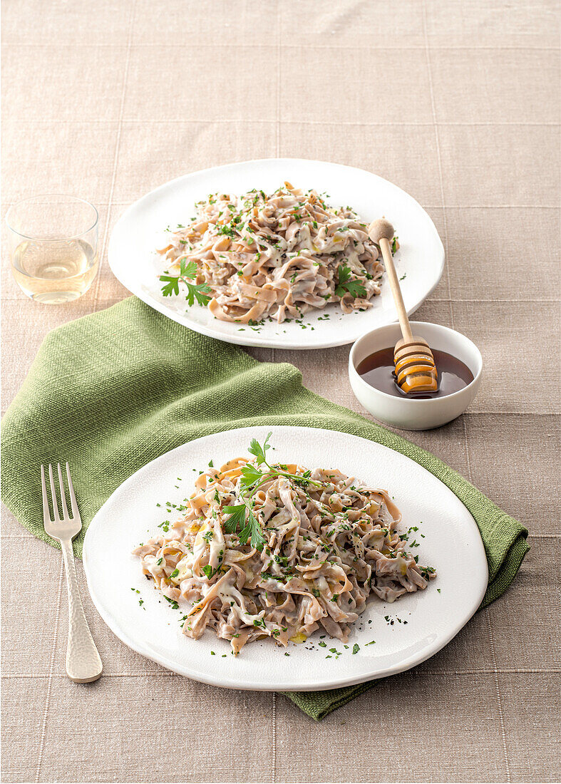 Tagliatelle mit Ricotta und Kastanienhonig