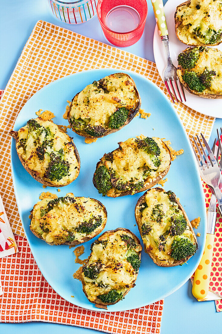 Cheesy broccoli-stuffed potatoes