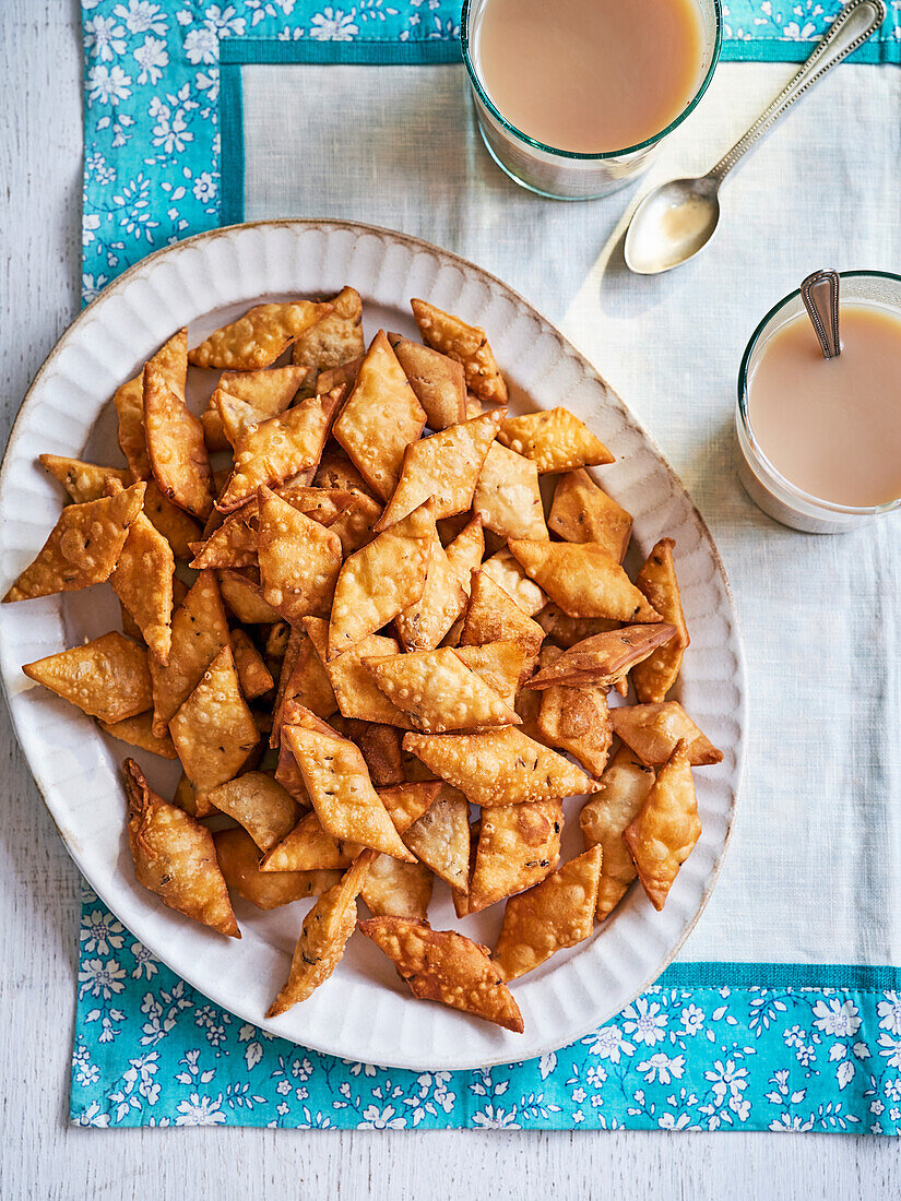 Crispy namak para (deep-fried Indian snacks)