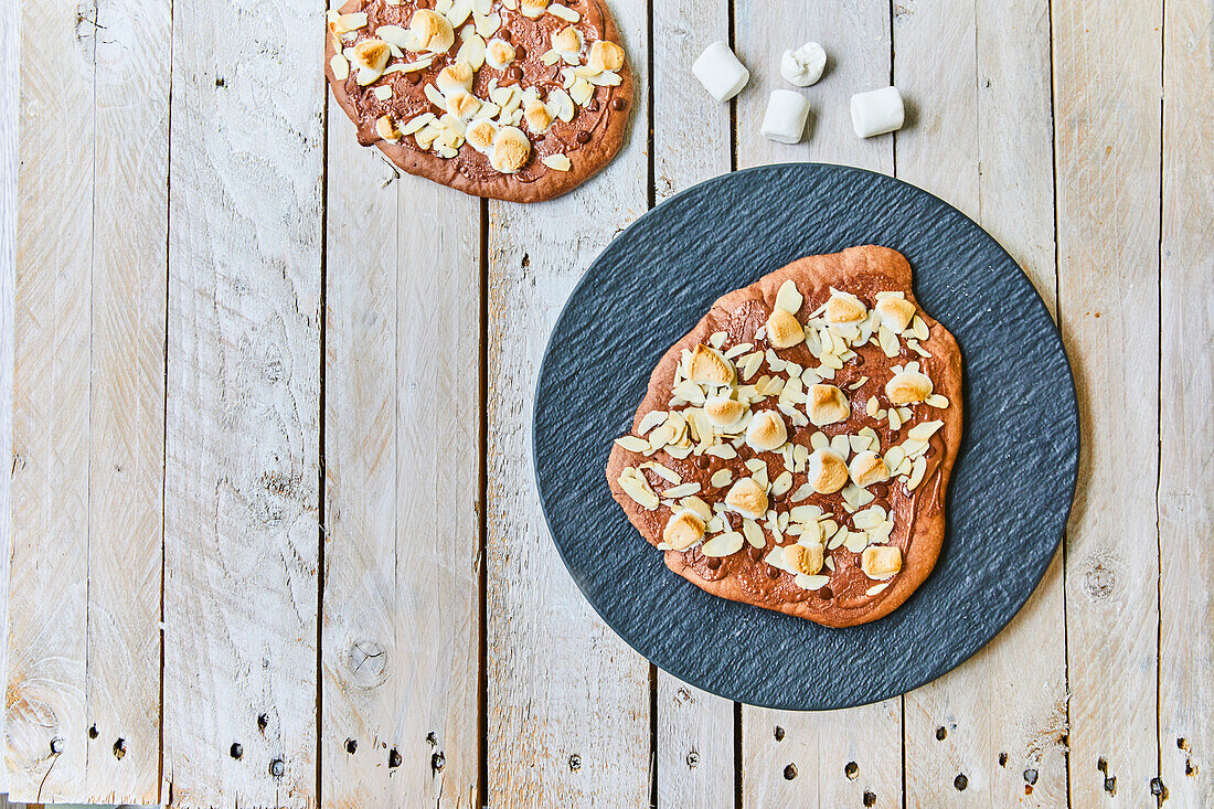 Süße Pizza mit Mini-Marshmallows