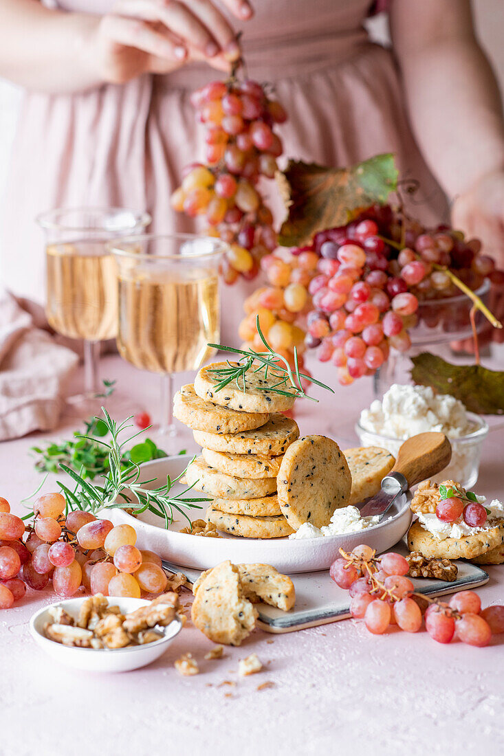 Käseplätzchen mit Frischkäse und … – Bild kaufen – 13749910 Image ...