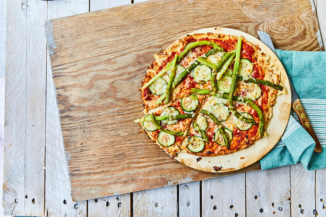Pan pizza with asparagus and zucchini