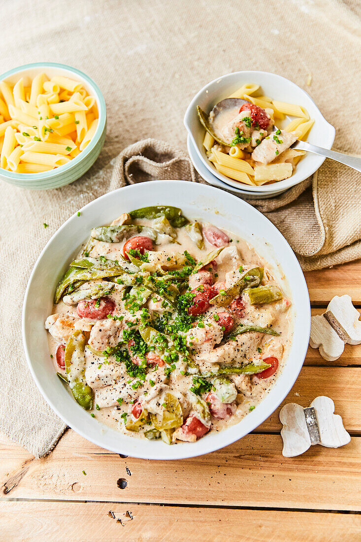 Turkey cutlets with sugar snap peas and tomatoes