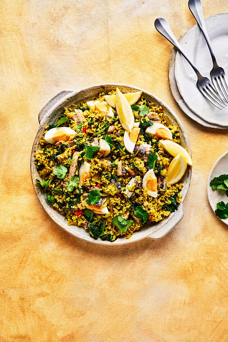 Kedgeree mit Sardinen und gekochtne Eiern