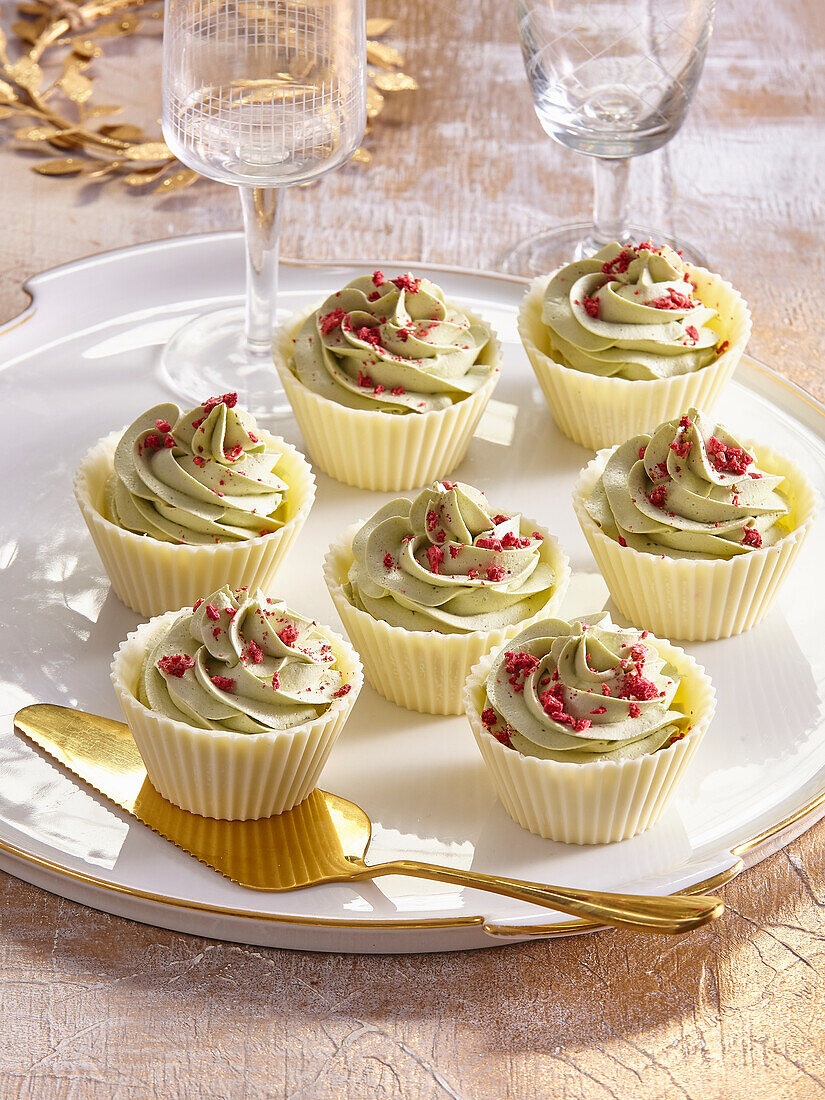 White chocolate tartlets with matcha cream