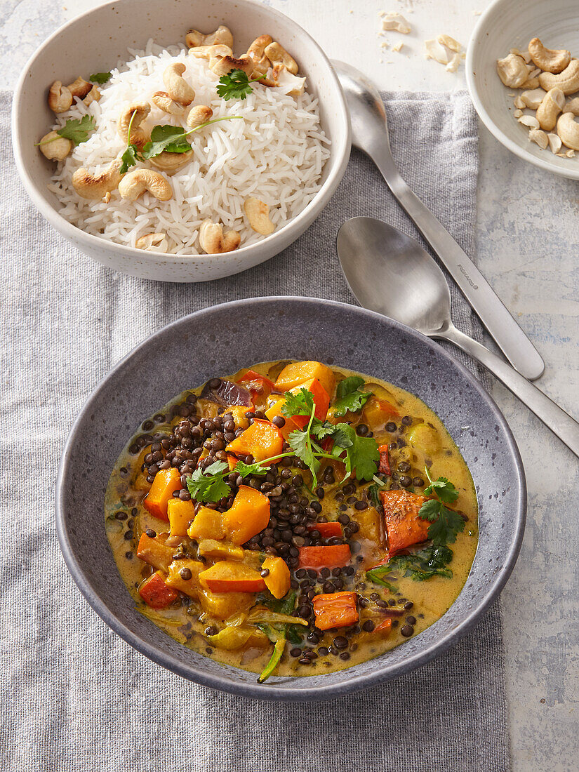 Pumpkin-lentil curry with rice and cashews
