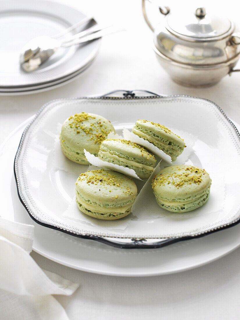 Pistazien-Macarons mit weißer Schokolade