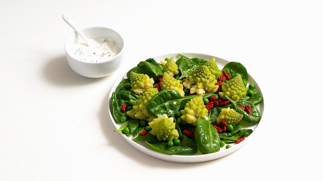 Romanesco with baby spinach and goji berries