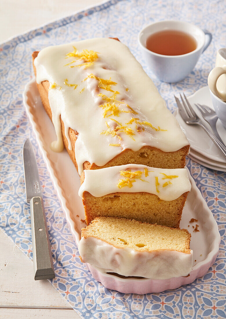 Lemon cake with icing