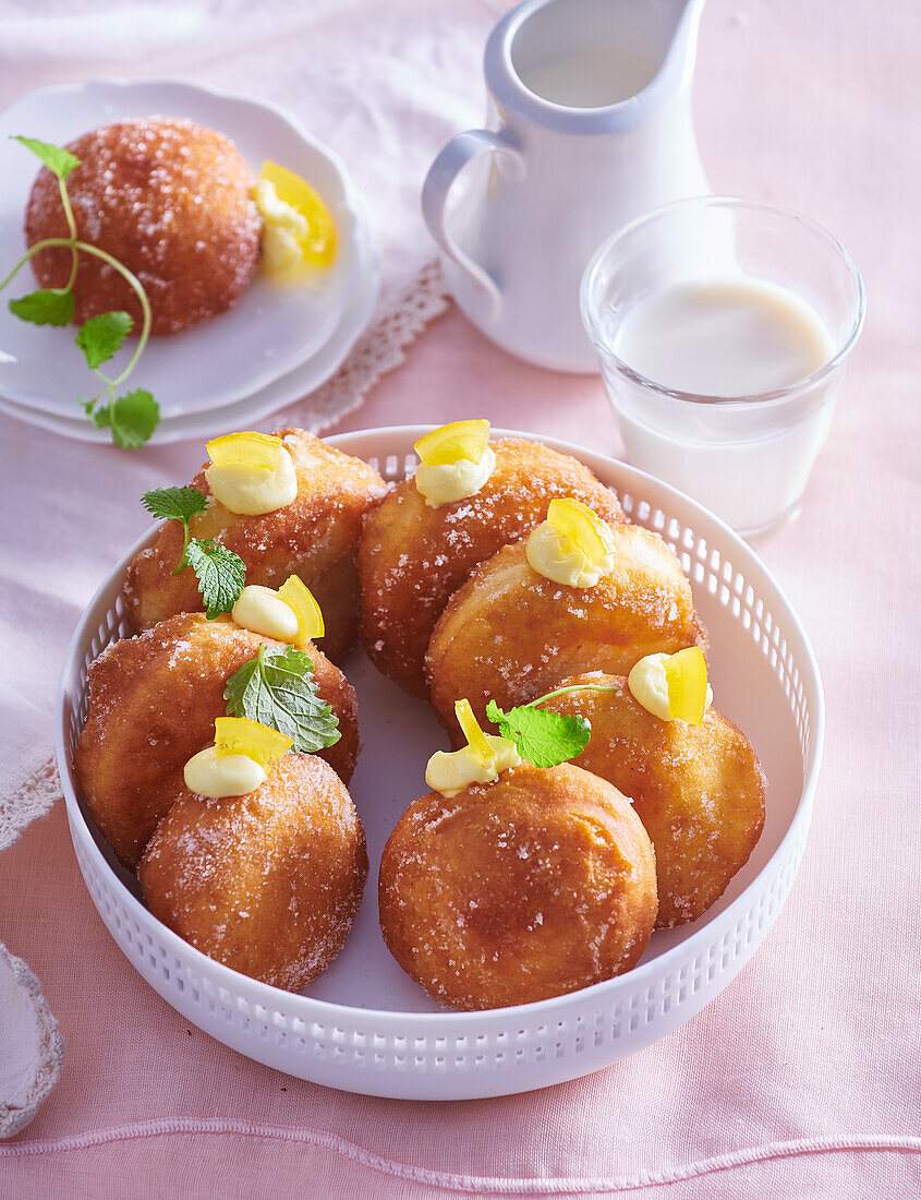 Krapfen mit Lemon-Curd-Füllung