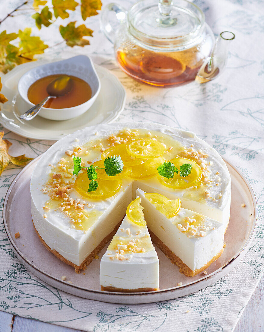 Lemon cream cheesecake
