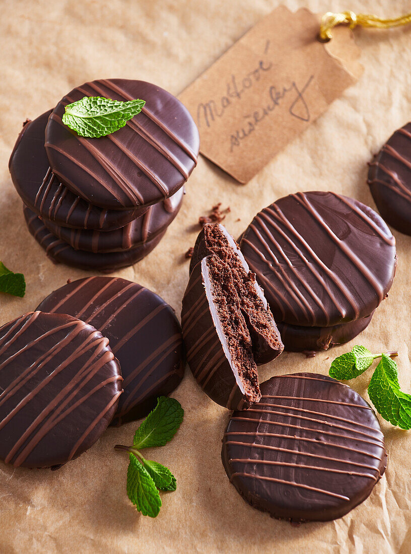 Chocolate cookies with mint