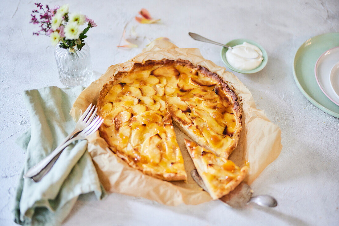 Apple pie with shortbread crust