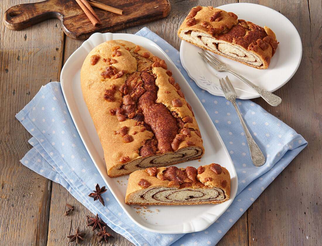 Gingerbread strudel