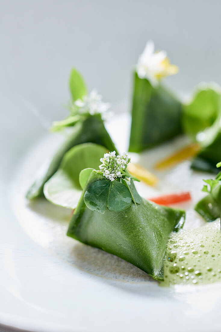 Ziegenkäse-Matcha-Päckchen mit Kresse