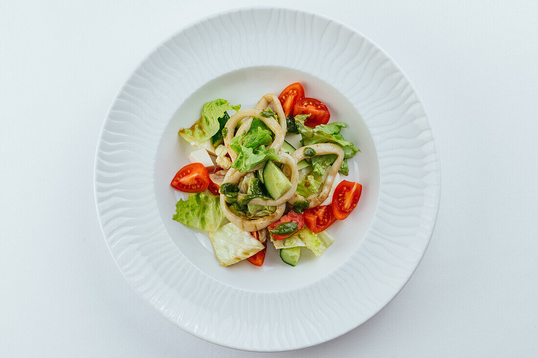 Salat mit Tintenfischringen