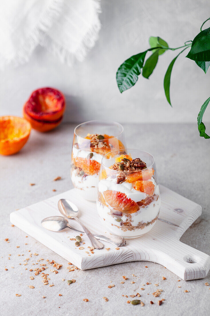 Breakfast trifles with Greek yoghurt, … – License image – 13752848 ...