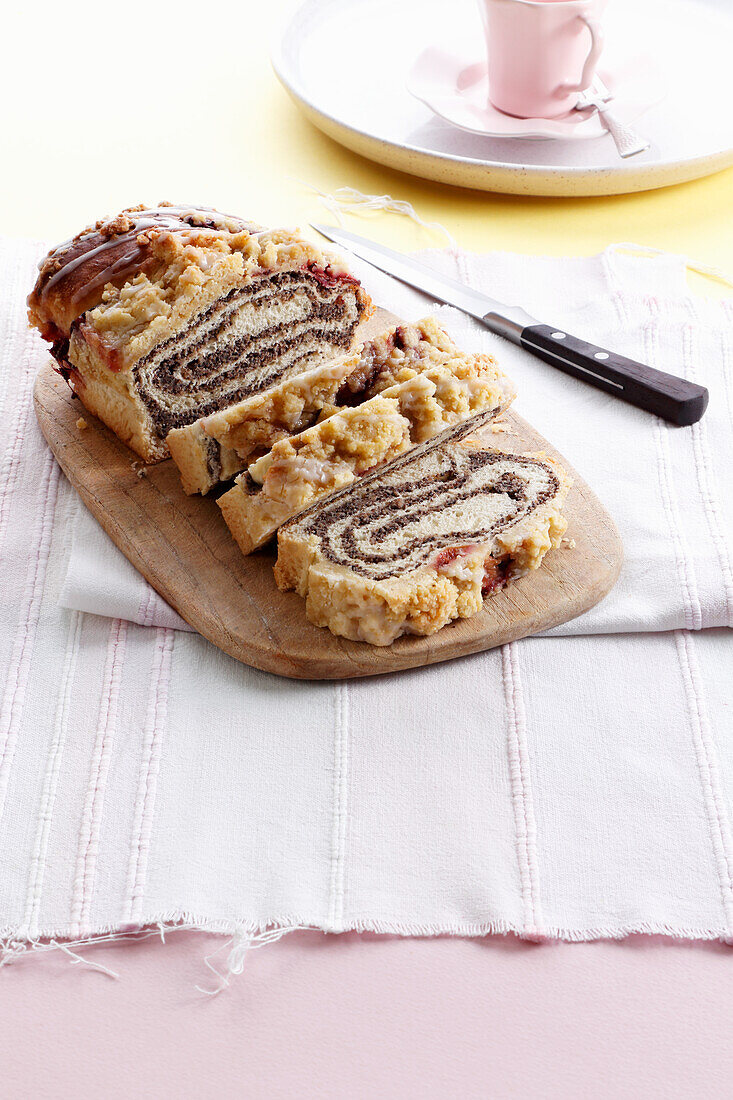 Yeast dough roulade with poppy seeds
