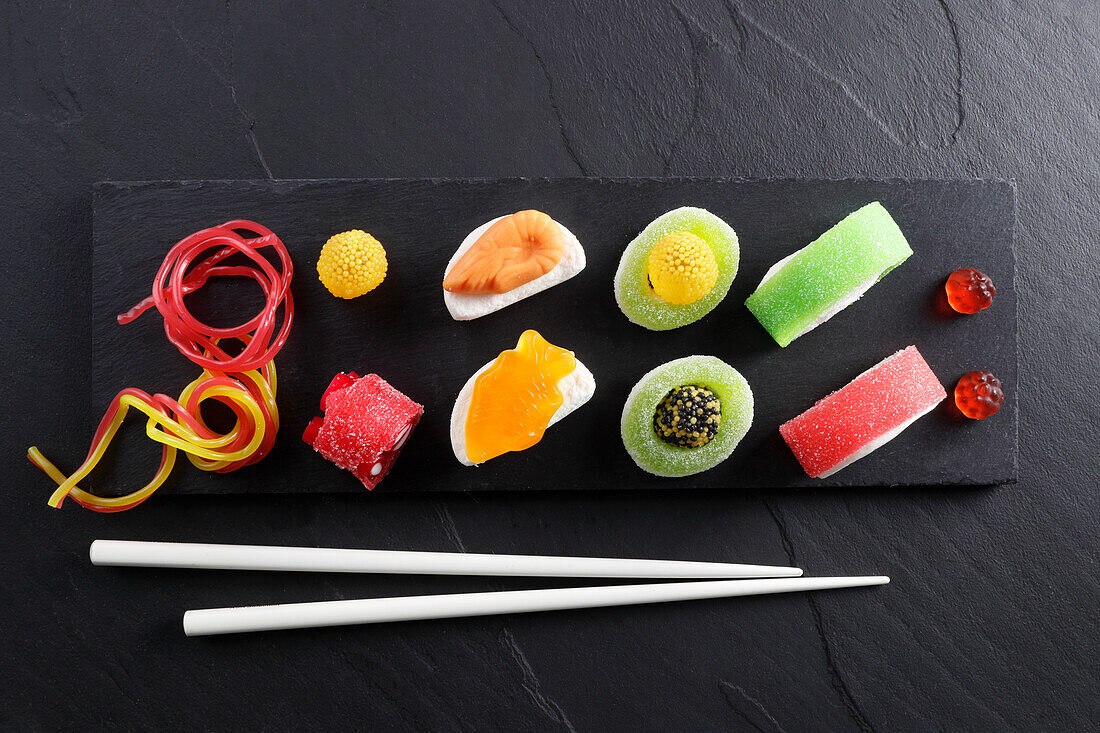 Buntes Fruchtgummi in Form von Sushi