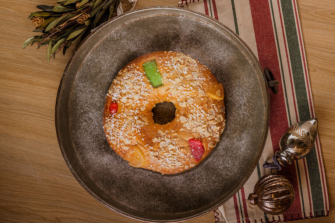 Roscon de Reyes (Spanish Christmas cake)