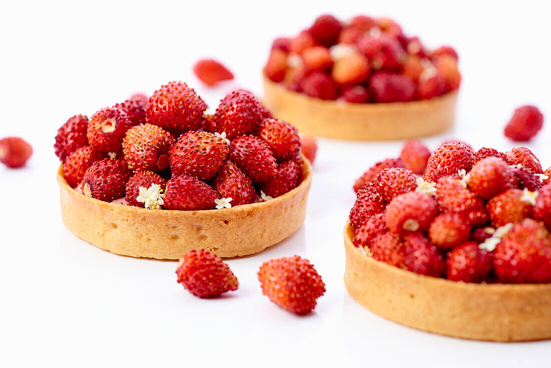 Tartlets with wild strawberries