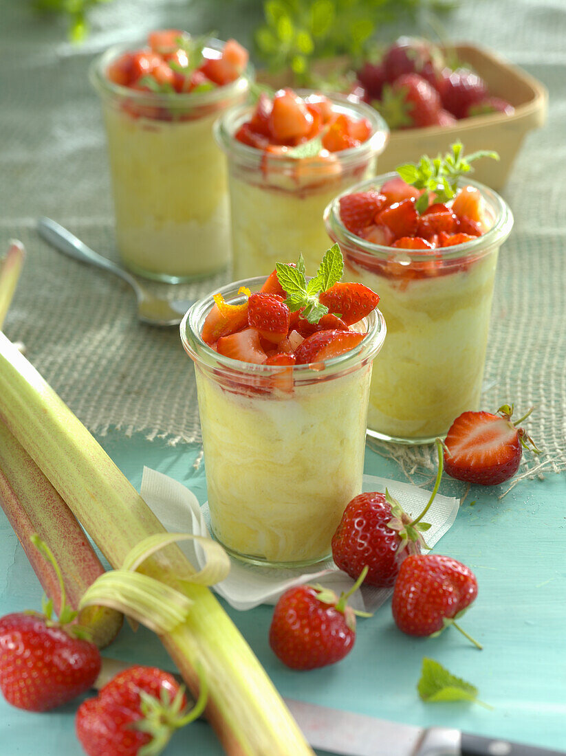 Rhubarb parfait with strawberries