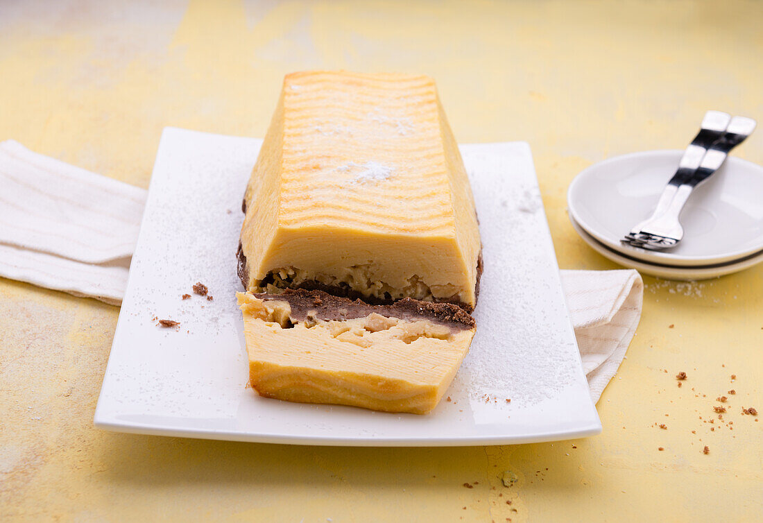 Veganer Apfel-Quark-Kuchen mit Schokoboden