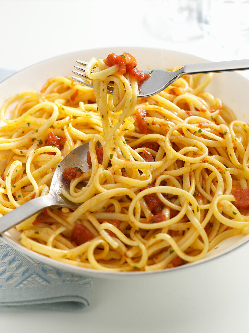 Spaghettis with tomato sauce