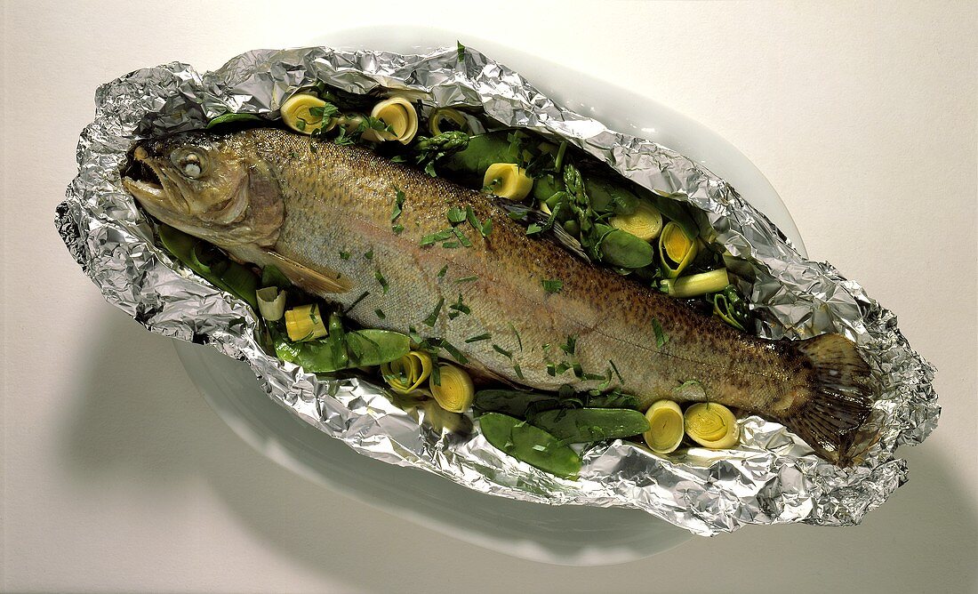Salmon trout in aluminium foil with leeks