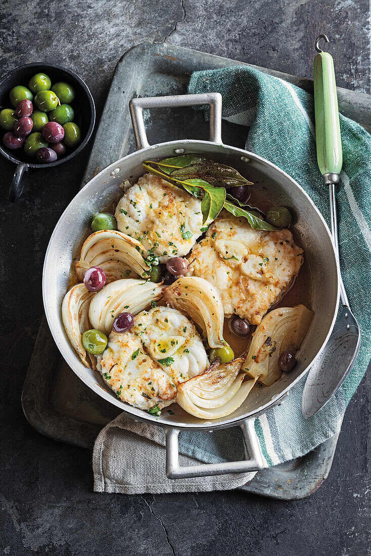 Seeteufel mit Fenchel, Orangen und Oliven