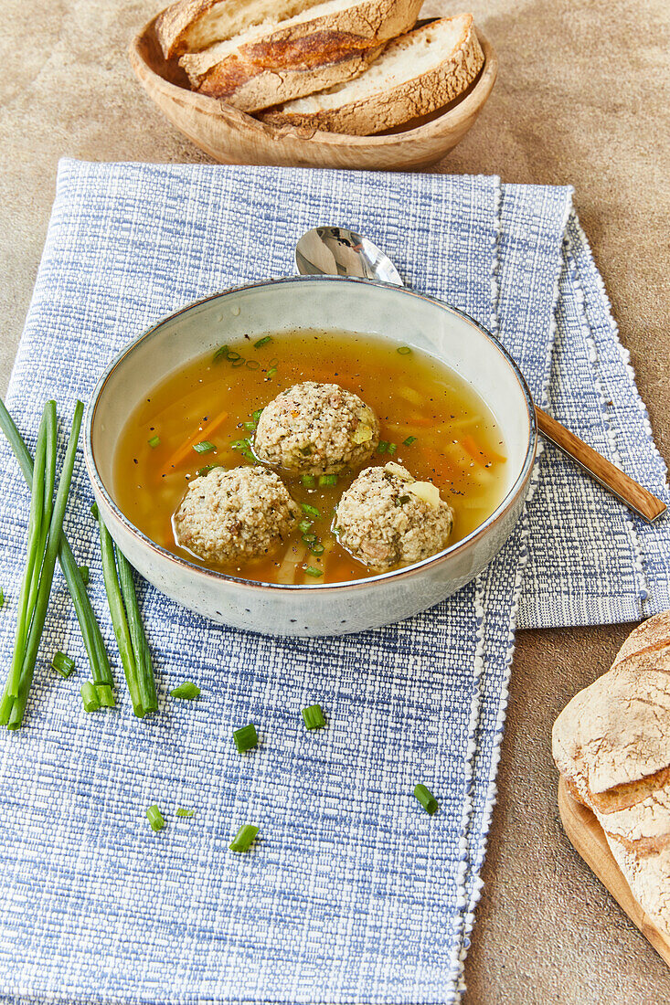 Leberknödelsuppe