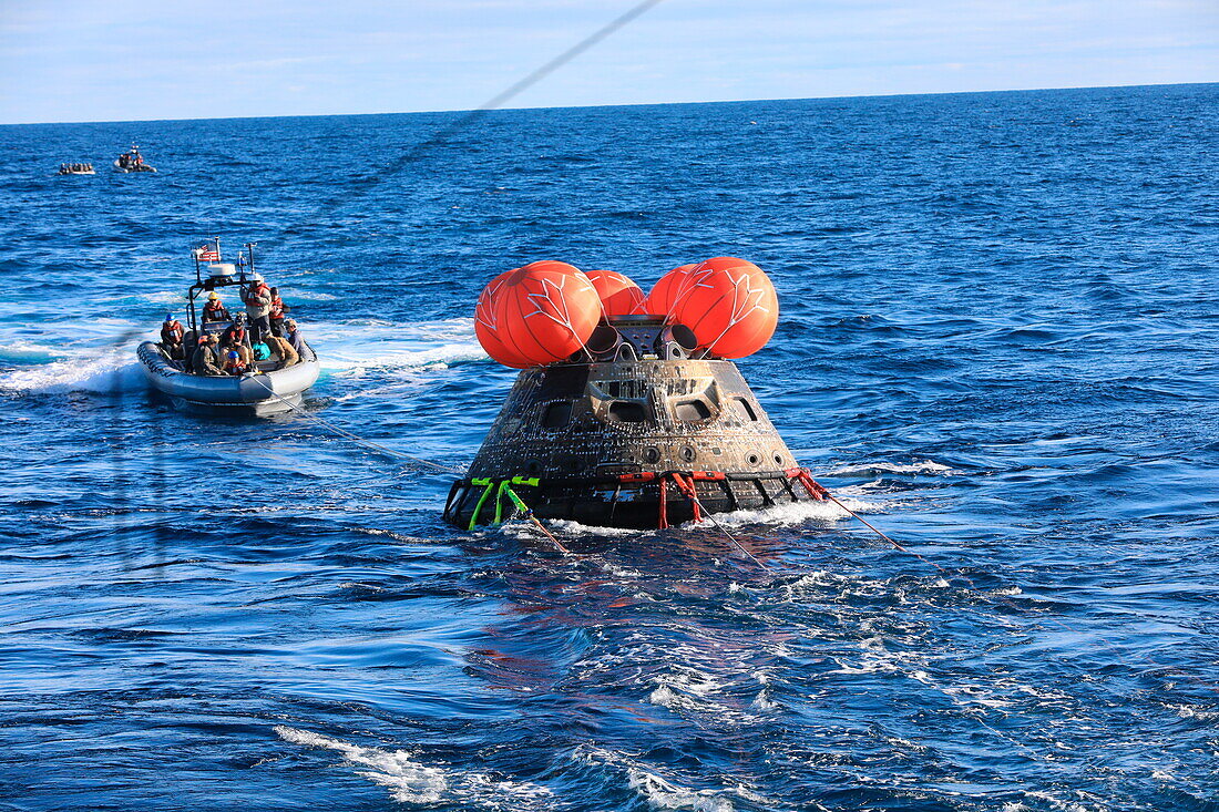 Orion spacecraft recovery