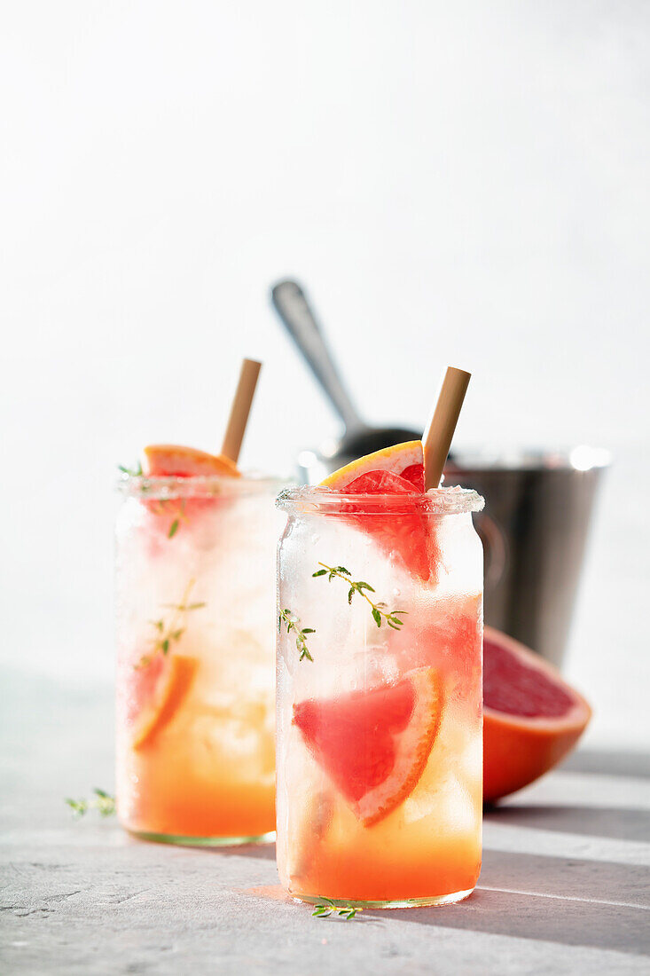 Sommergetränk mit Grapefruit und Rosmarin
