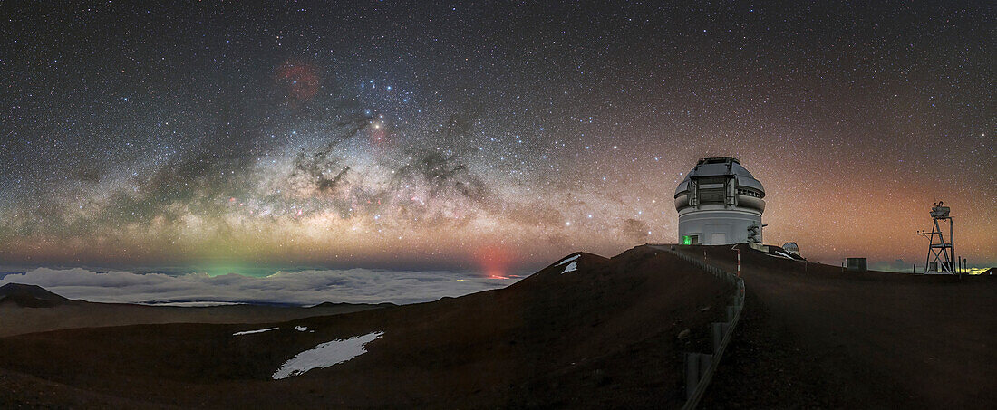 Gemini North Telescope at night