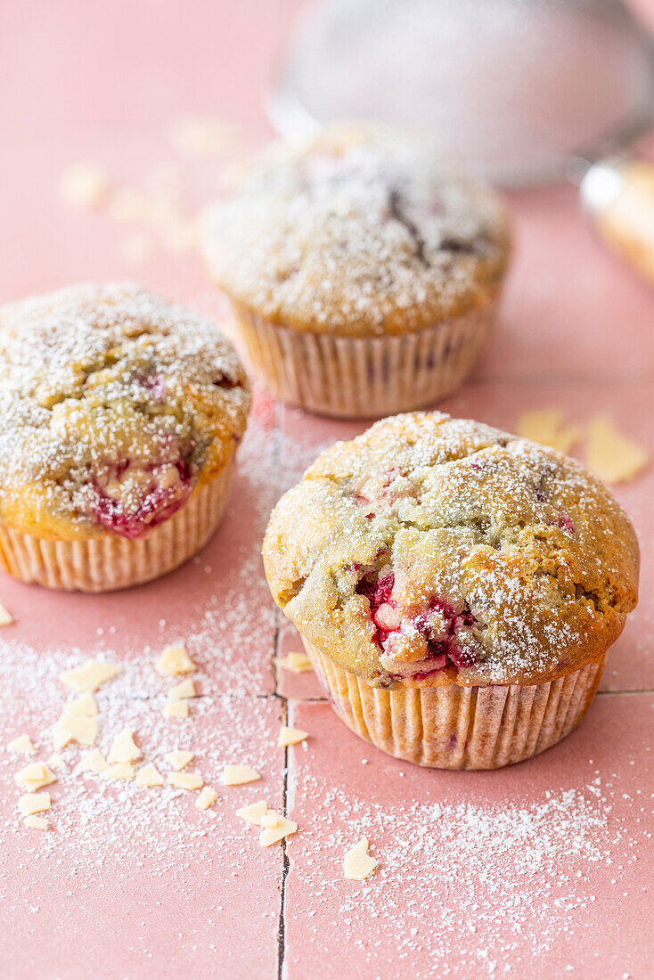 Muffins with raspberries, white chocolate and coconut milk (vegan)
