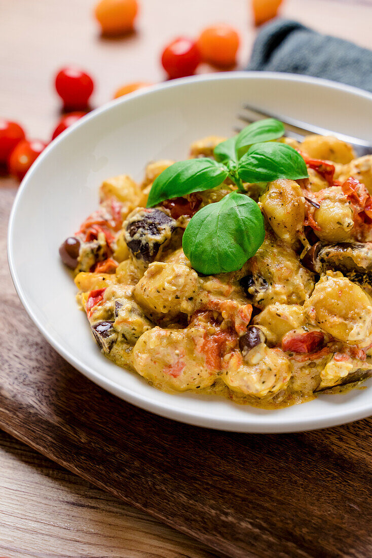 Mediterrane Feta-Gnocchi aus dem Ofen mit Pilzen, Oliven und Tomaten