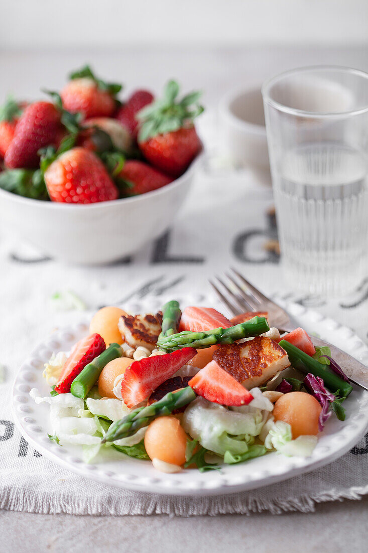 Summer salad with asparagus and strawberries