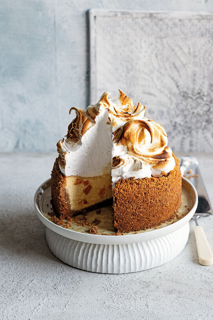 Mangokuchen mit Baiserhaube