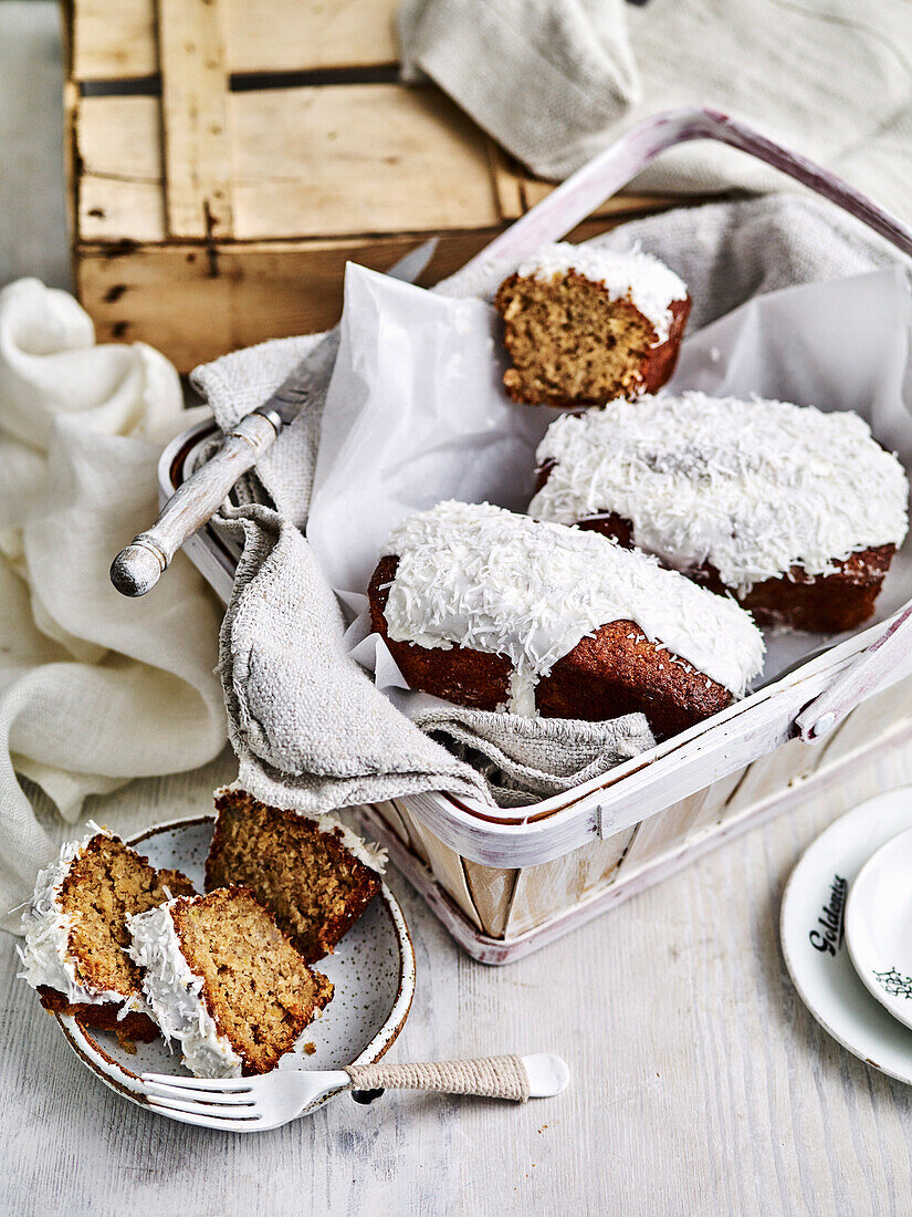 Hummingbird cakes